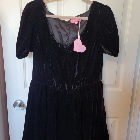 Sugar Thrillz Your Everything Velvet Puff Sleeve Dress - Picture 3 of 5